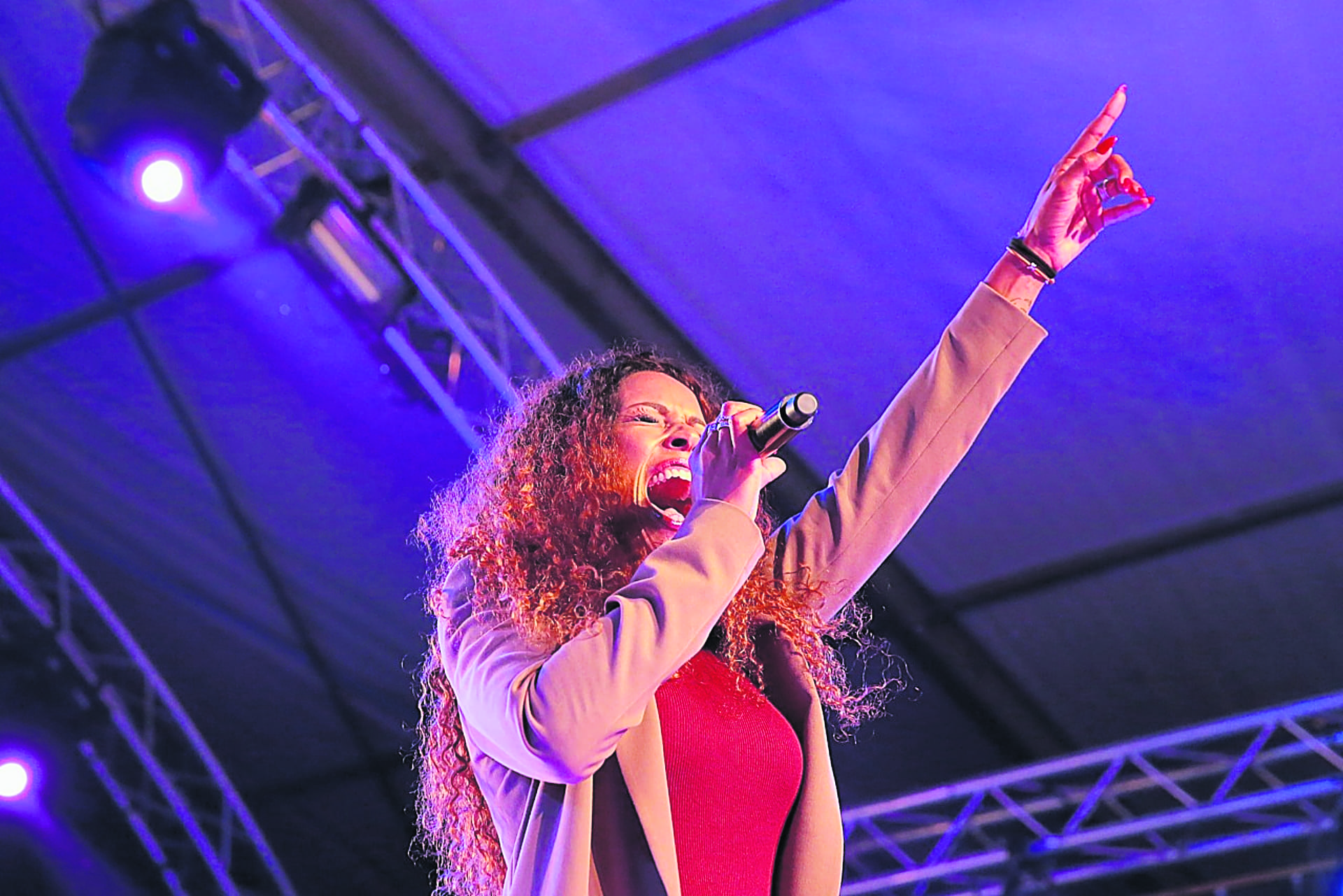 Radio Aalsmeer live vanuit de feesttent Nieuwe Meerbode