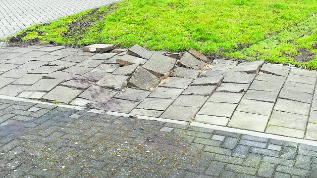 zijlijnstraat tegels kapot door vrachtverkeer