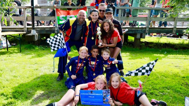 Junior Stenhuismaatjes wint Junior Pramenrace