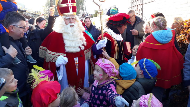 Grootse ontvangst voor Sinterklaas in Aalsmeer