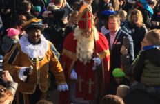 Sint en Pieten groots ontvangen in Wilnis