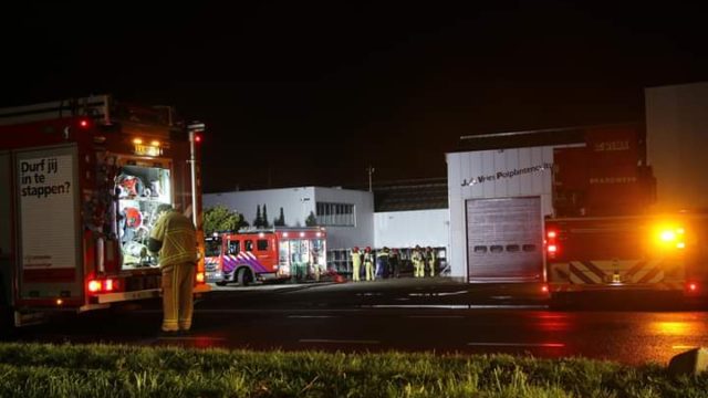 Veel rook bij brand in potplantenkwekerij