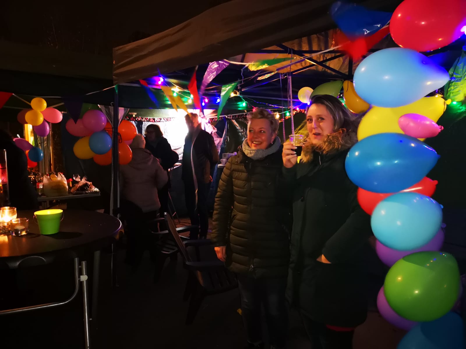 Samen oud en nieuw vieren in Cyclamenstraat Nieuwe Meerbode