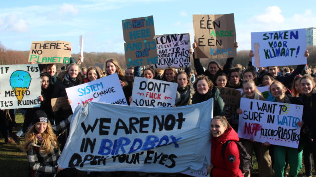 leerlingen Alkwin protesteren voor zorg klimaat
