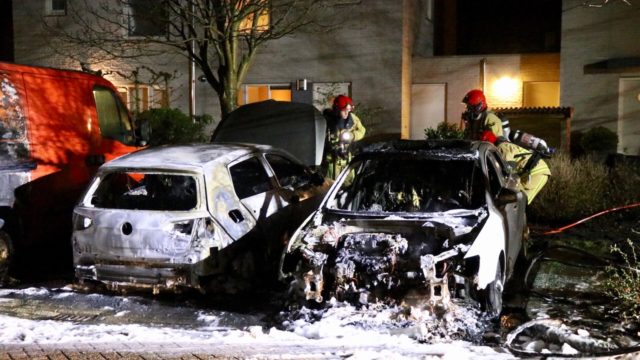 Twee auto’s uitgebrand in Uithoorn