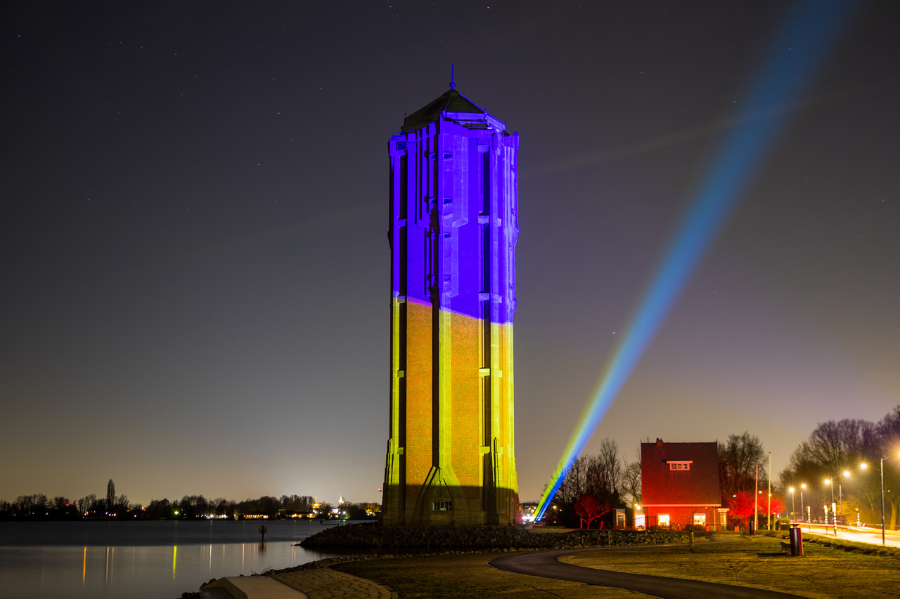 https://www.meerbode.nl/wp-content/uploads/2022/03/watertoren-blauw-geel2.jpg