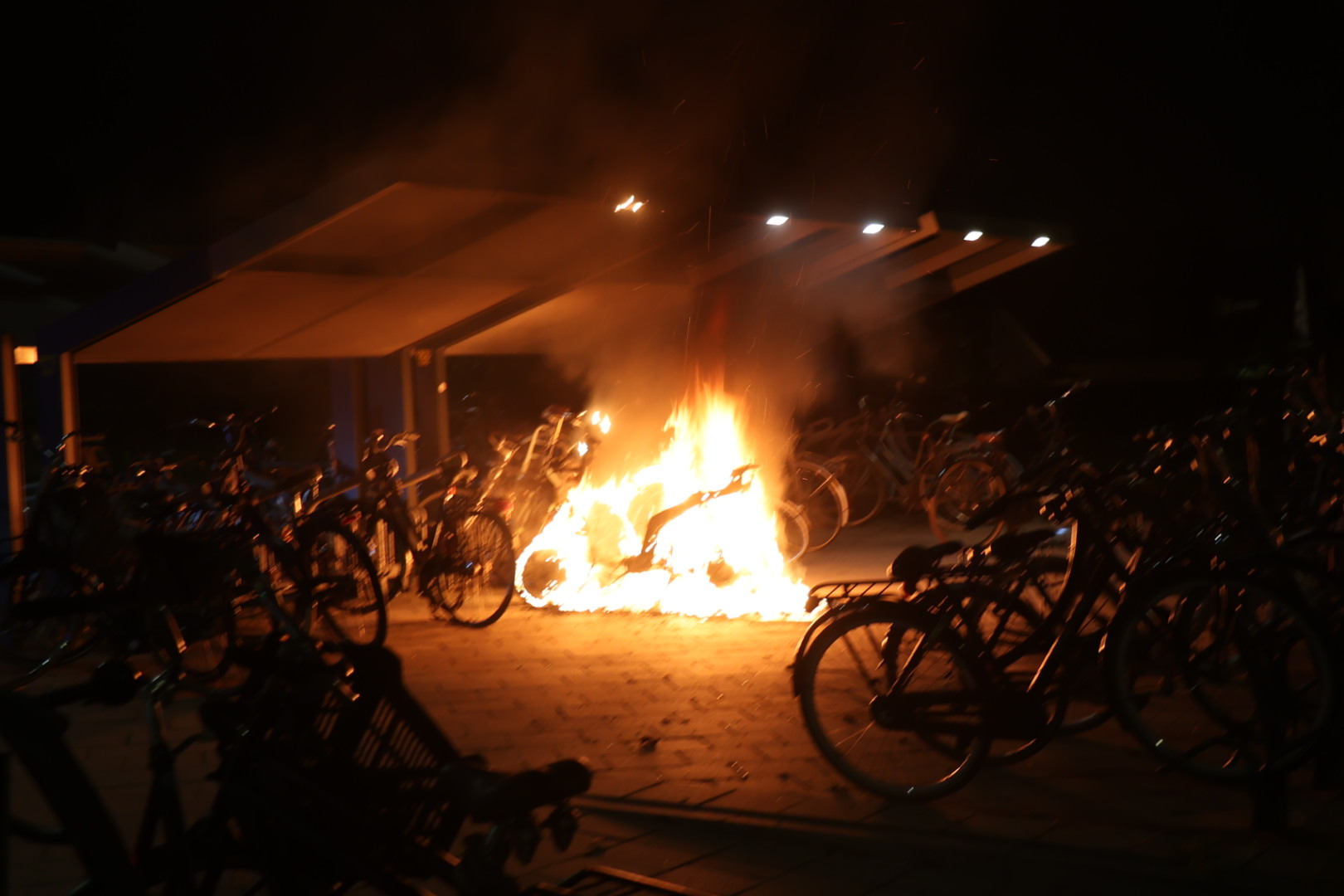 Elektrische scooter in de brand - Nieuwe Meerbode