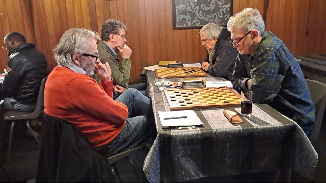 Dammers K&G verliezen van koploper Oosterend