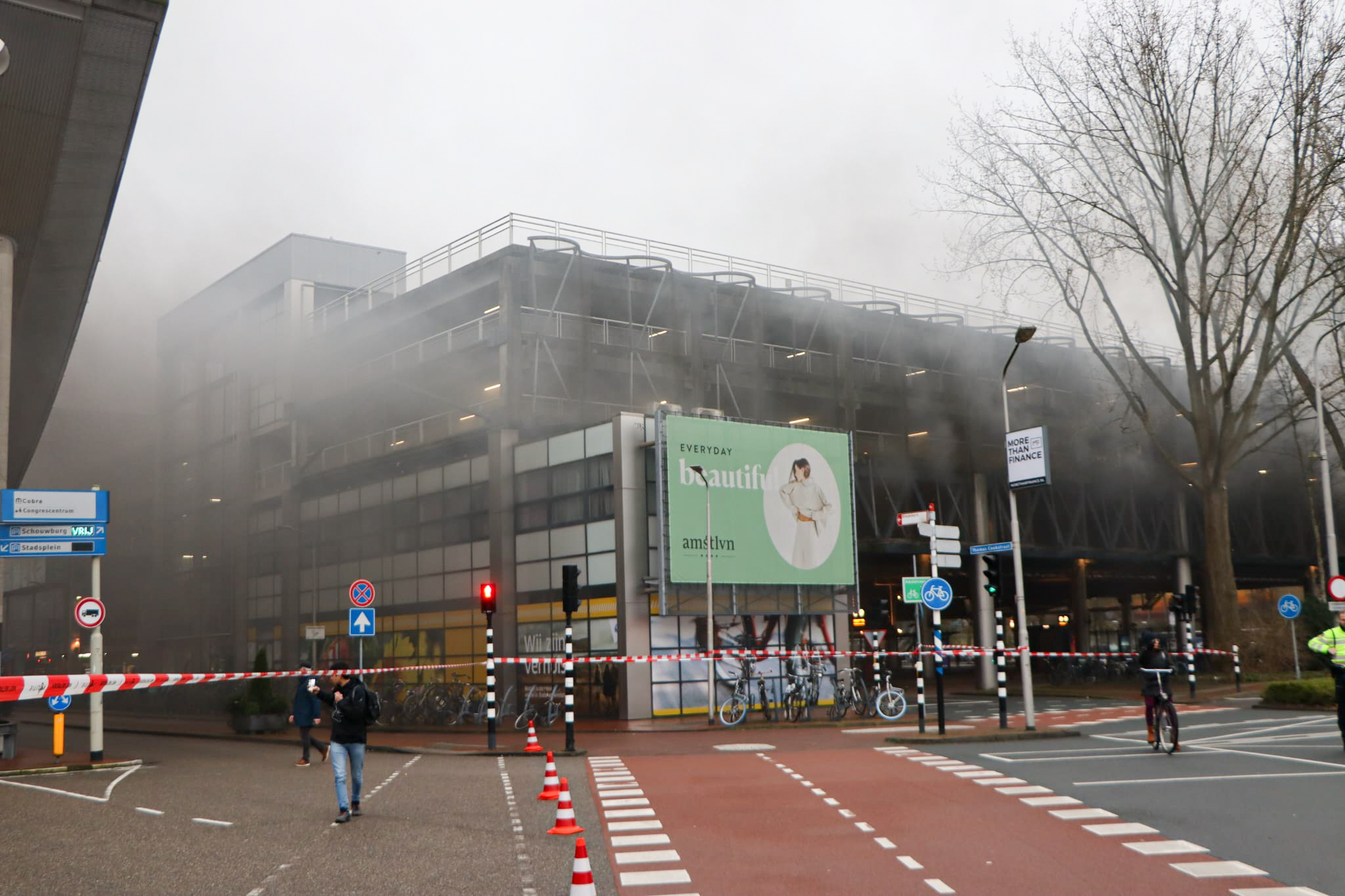 Autobrand in parkeergarage bij stadshart Amstelveen Nieuwe Meerbode