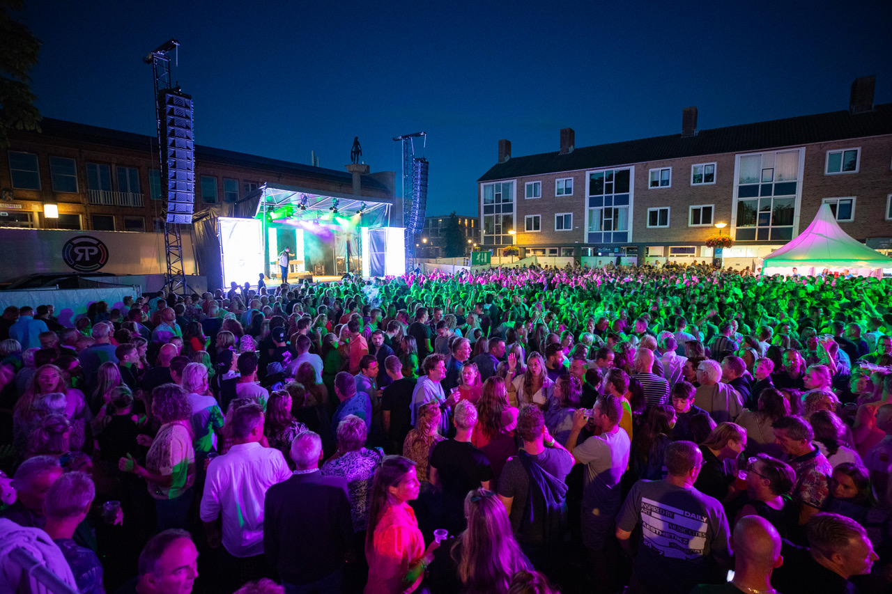 Dansen en meezingen bij Aalsmeerse Zomeravond Nieuwe Meerbode