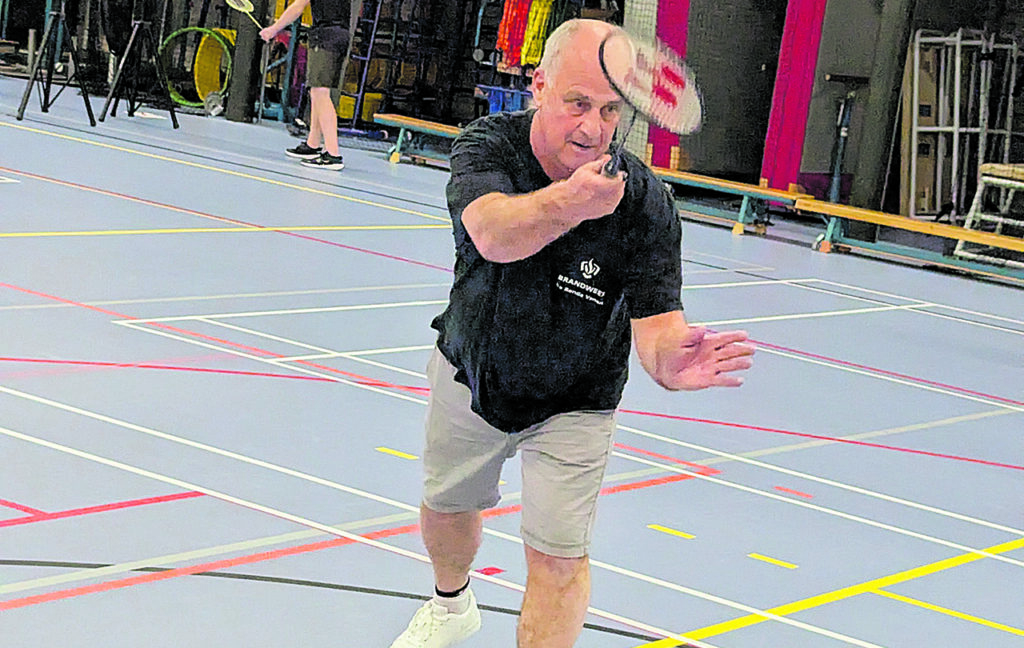 Brandweer Vinkeveen speelt badmintontoernooi