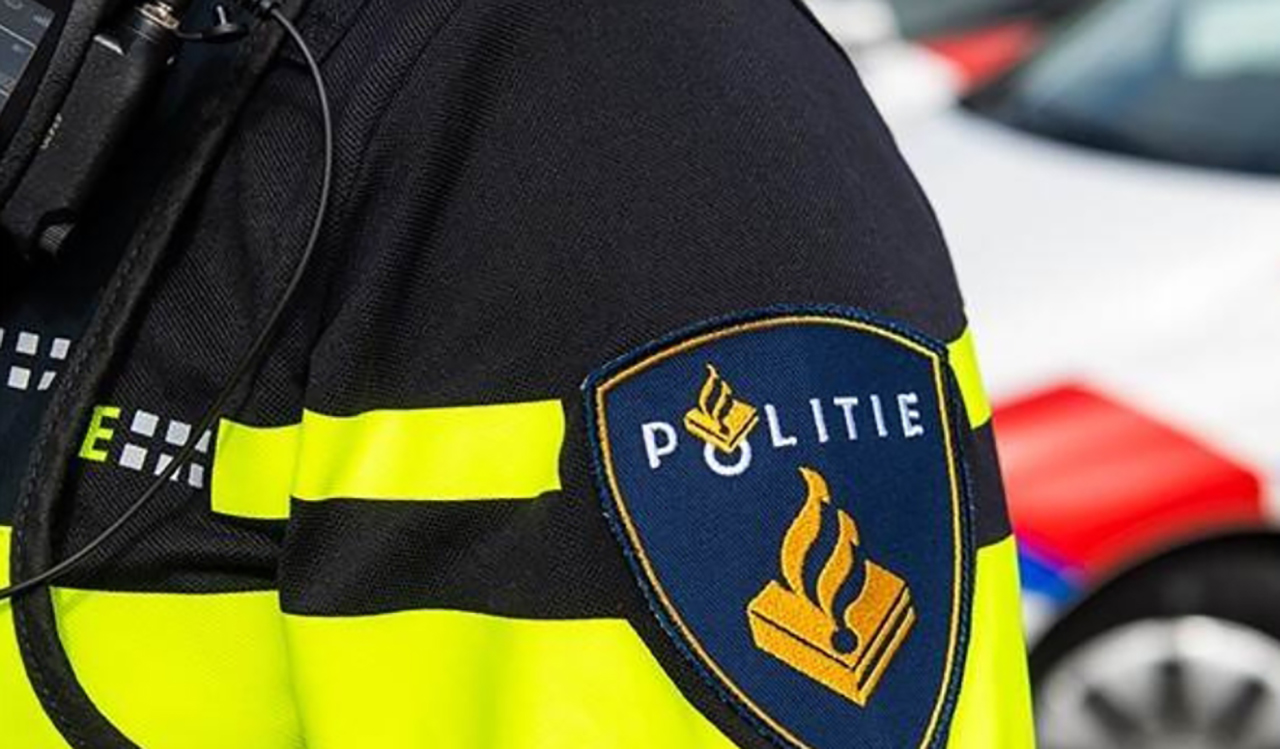 Getuigen gezocht: 2 Agenten mishandeld op Oosteinderweg