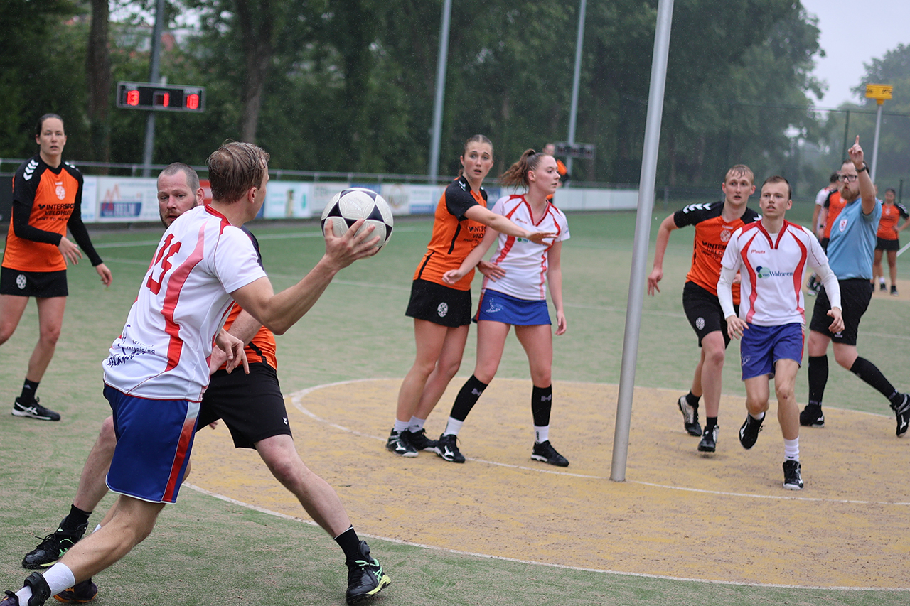 Korfballers Atlantis grijpen cruciale punten