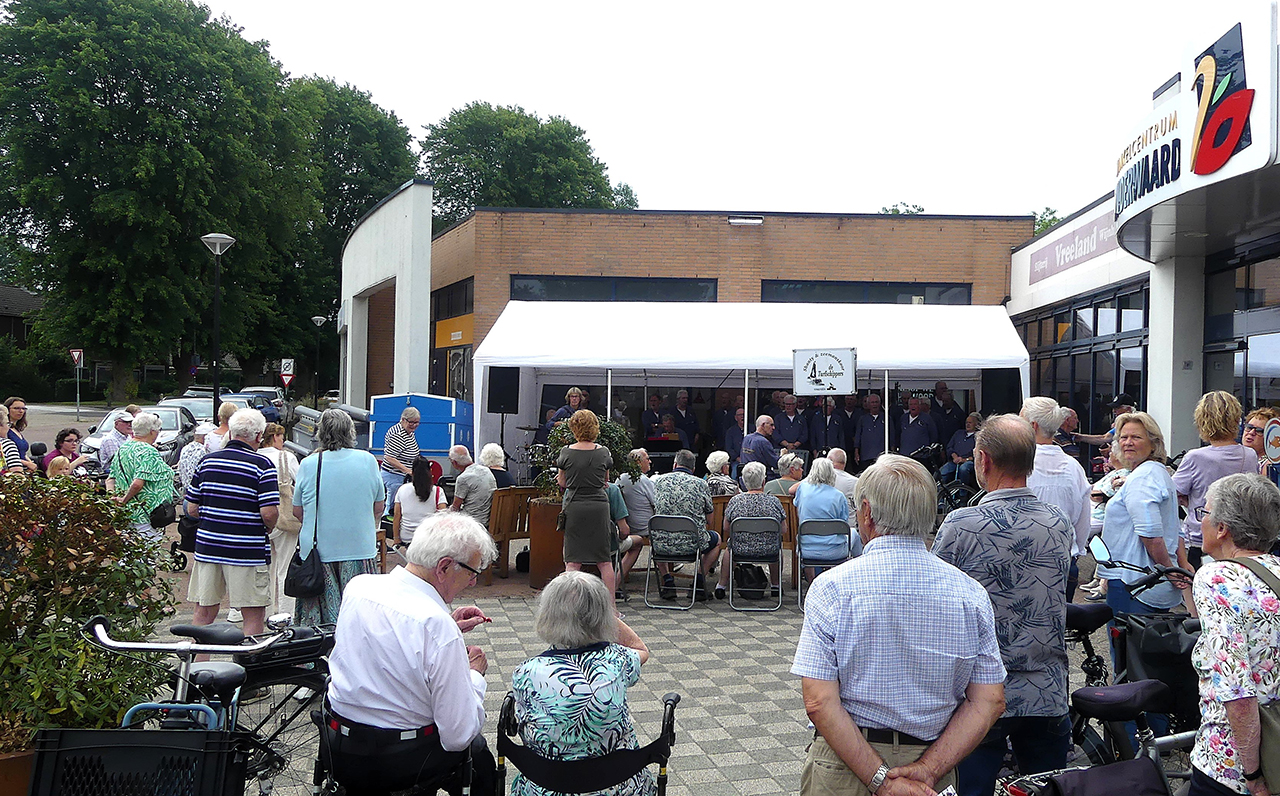 Shantyklanken van De Turfschippers bij Zuiderwaard