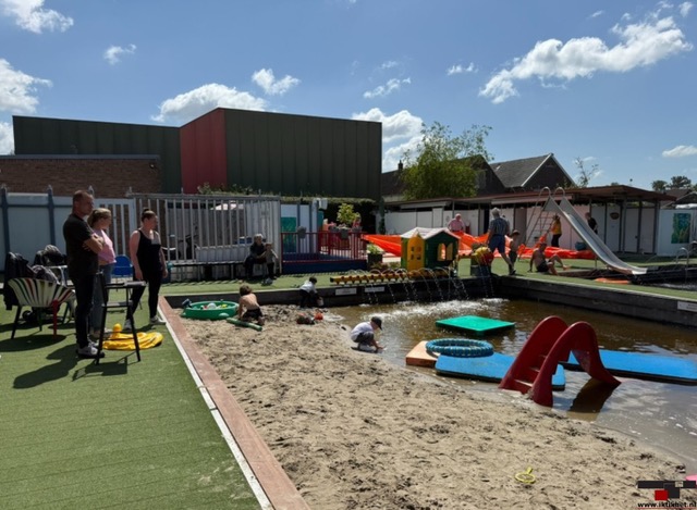 Midzomernachtzwemmen in Het Oosterbad