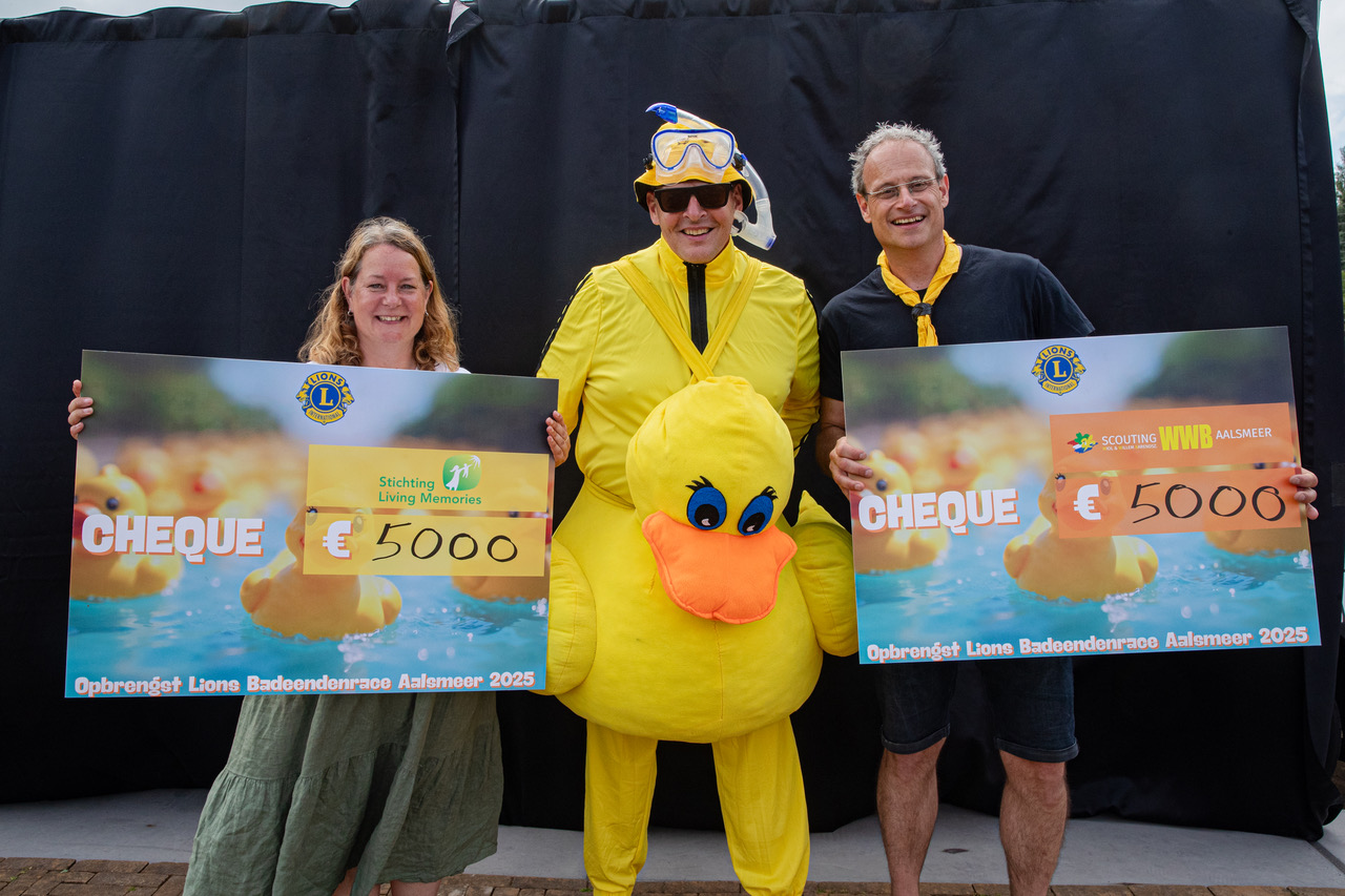 Veel publiek en mooie opbrengst Lions Badeendenrace