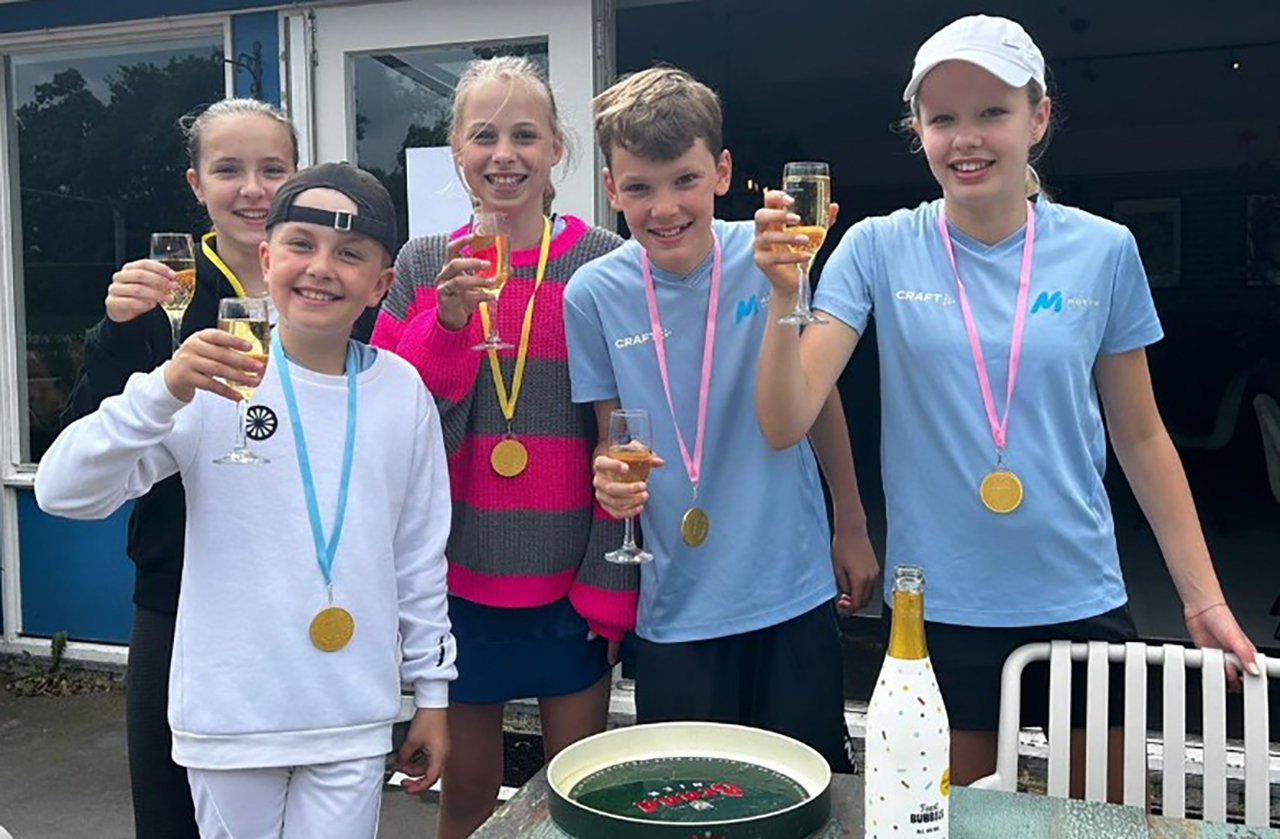 Tennisjeugd TV Wilnis ongeslagen kampioen