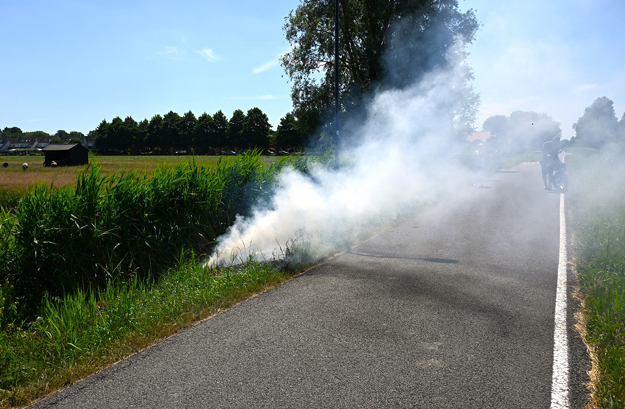 Droogte zorgt voor bermbandjes