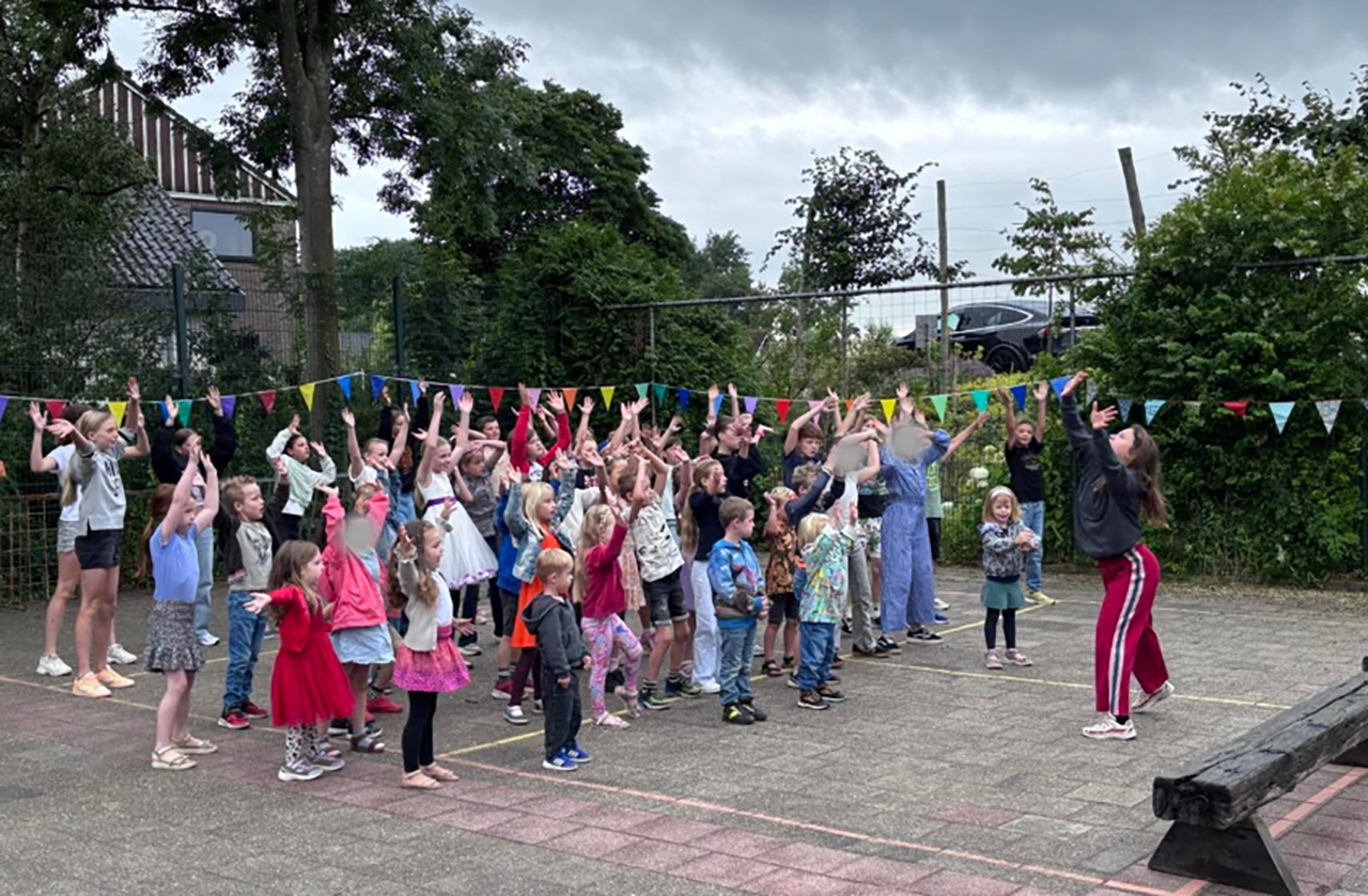 Dansend het schooljaar uit op Antoniusschool De Hoef