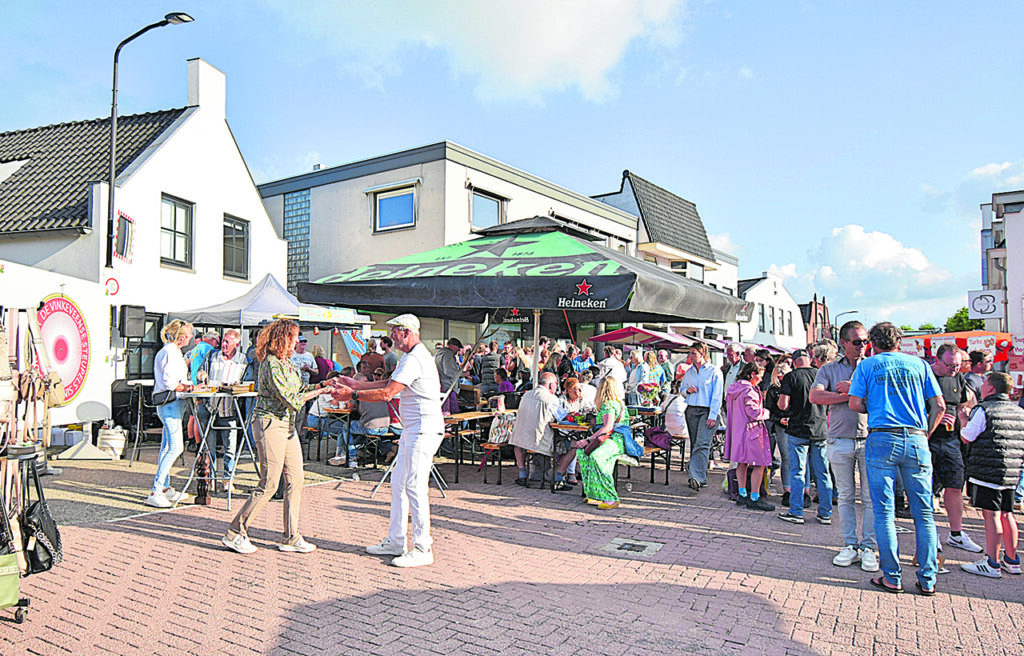 Zonnige drukte en gezelligheid op Vinkeveense Jaarmarkt