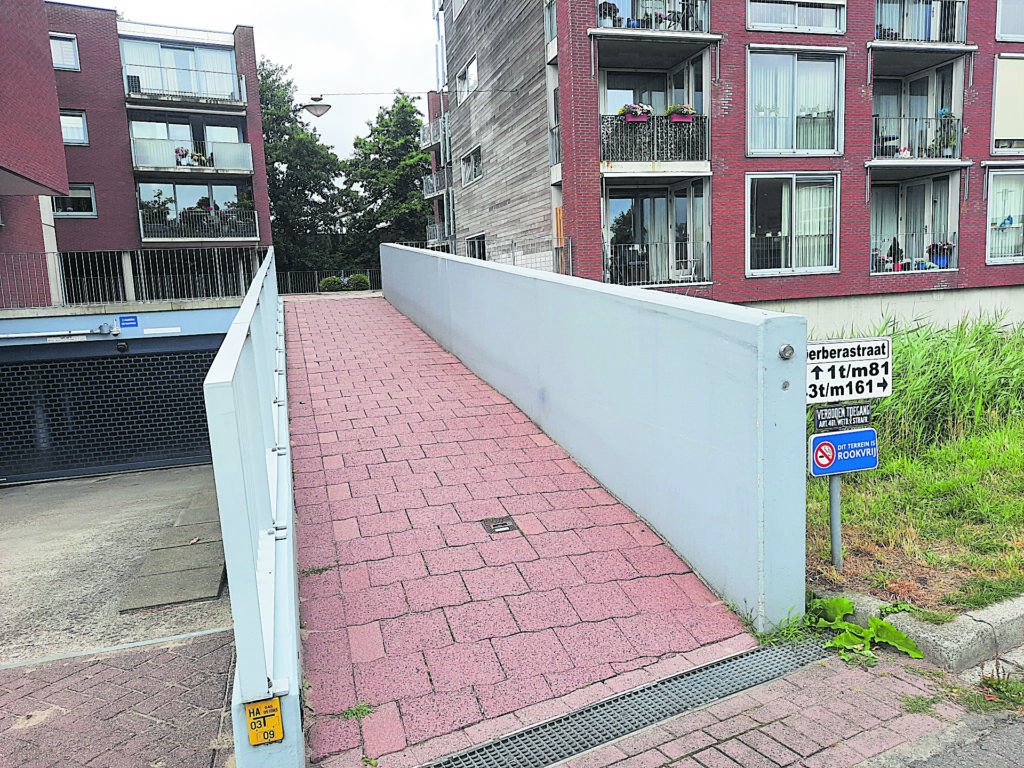 Complex Gerberastraat: “Helling bij entree niet te doen”