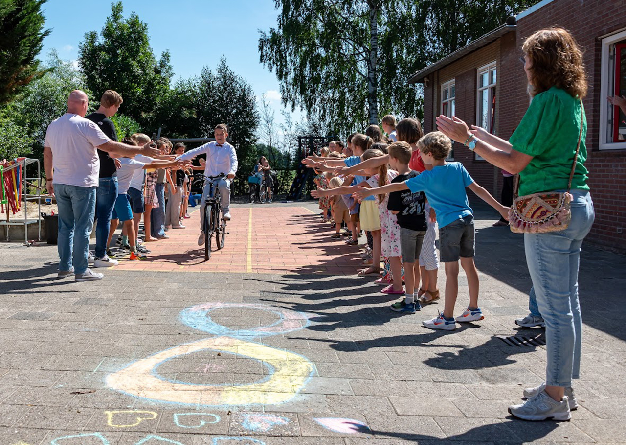 Groep 8 Antoniusschool in De Hoef nam afscheid met sprankelende musical