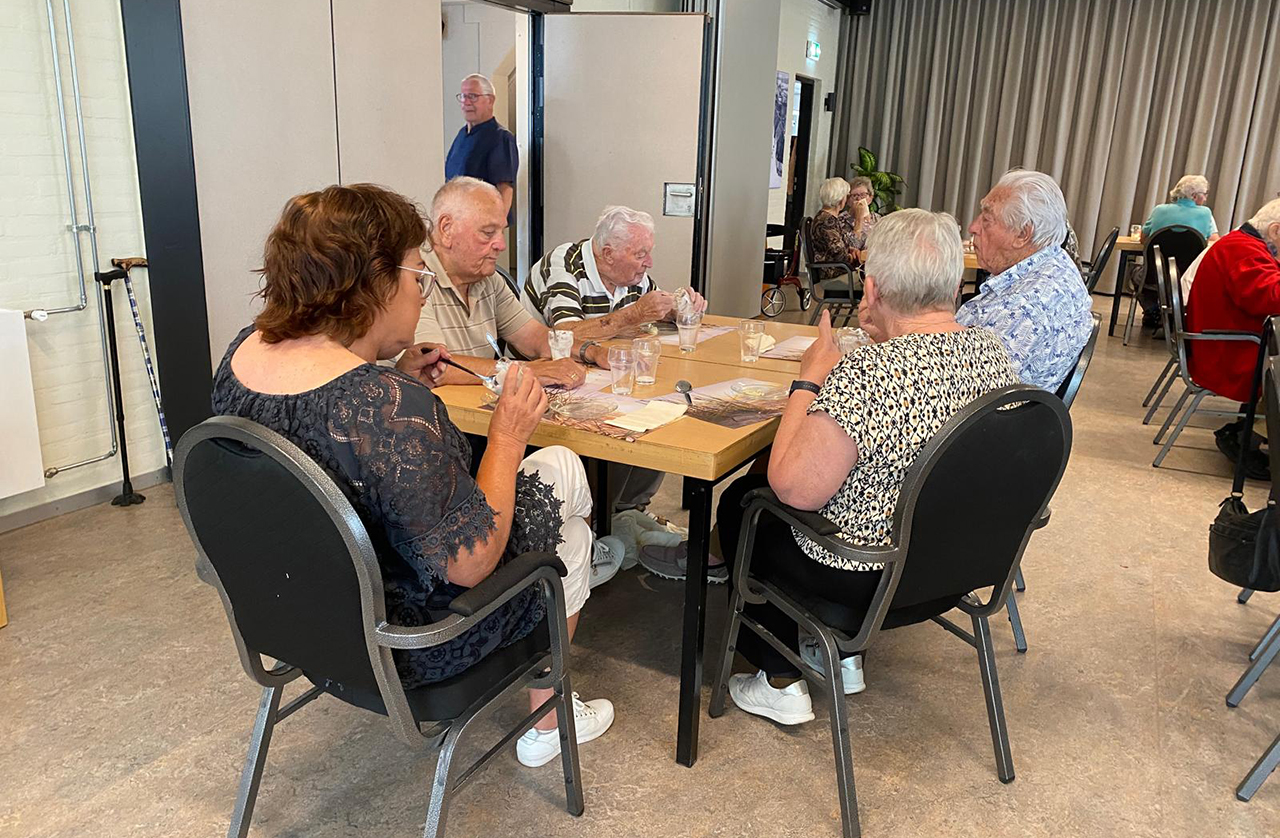 Hartelijke lunch in de Buurtkamer De Kwakel