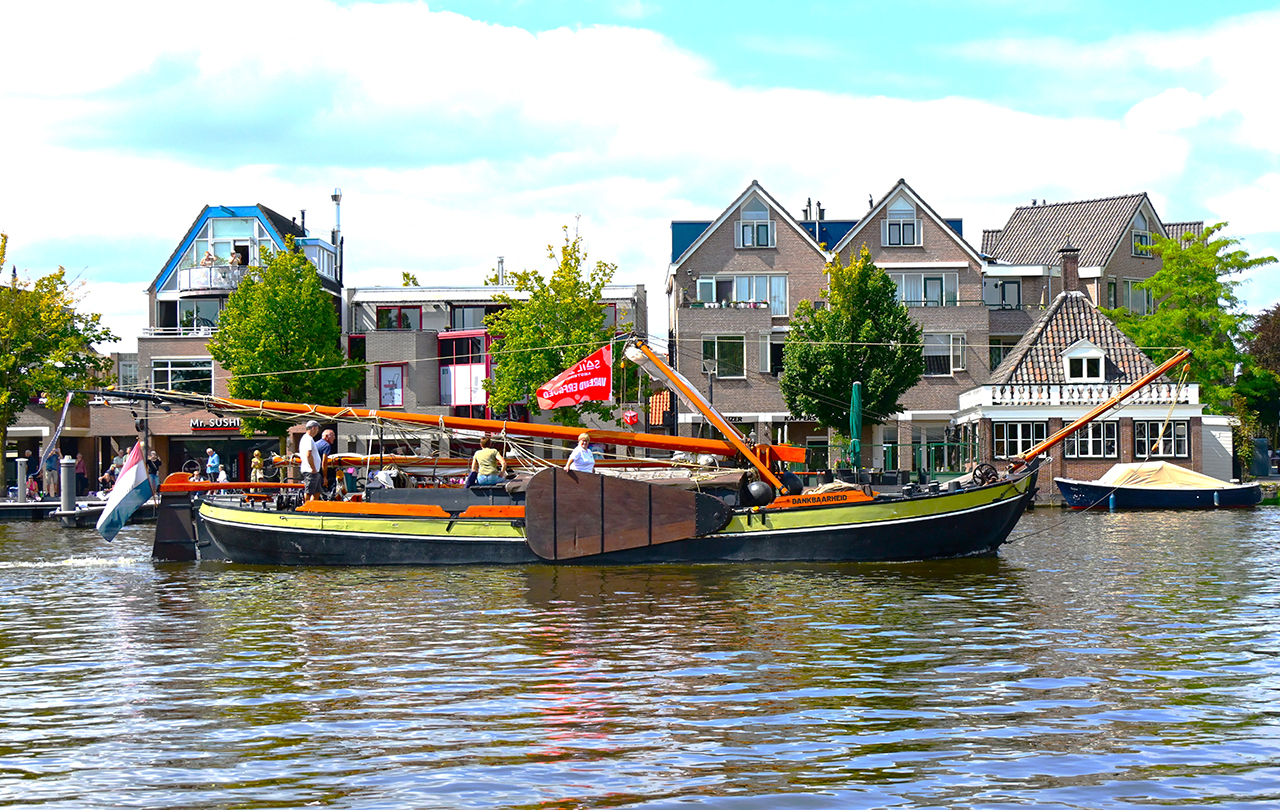 Museumschepen op weg naar Sail