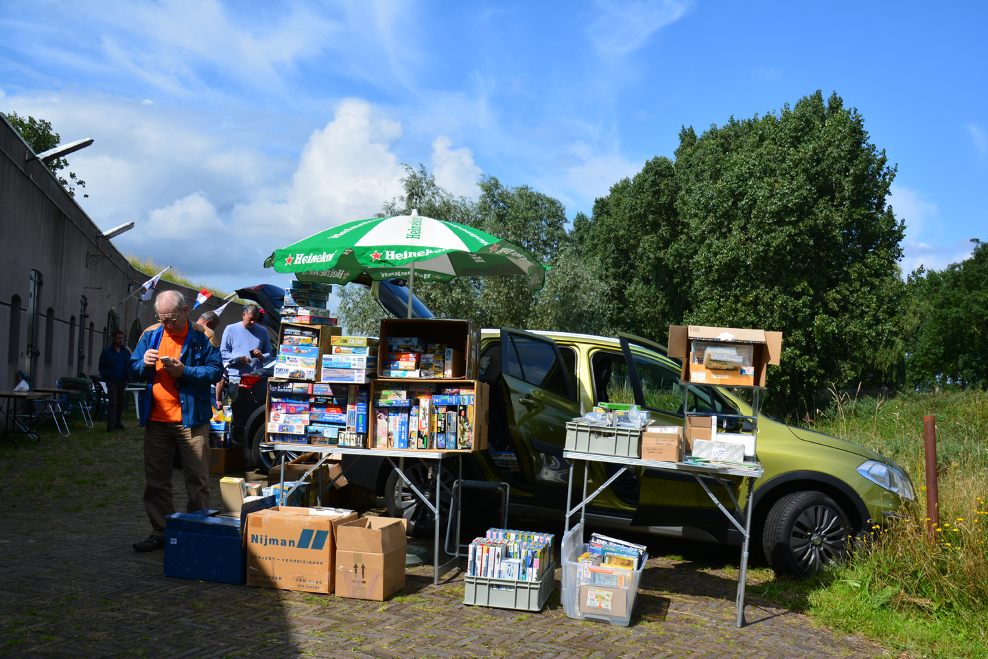 Kofferbakverkoop bij Crash door modelbouwers