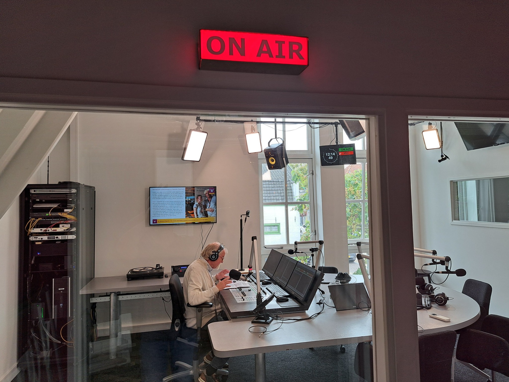 Radio Aalsmeer zendt uit vanuit nieuwe studio