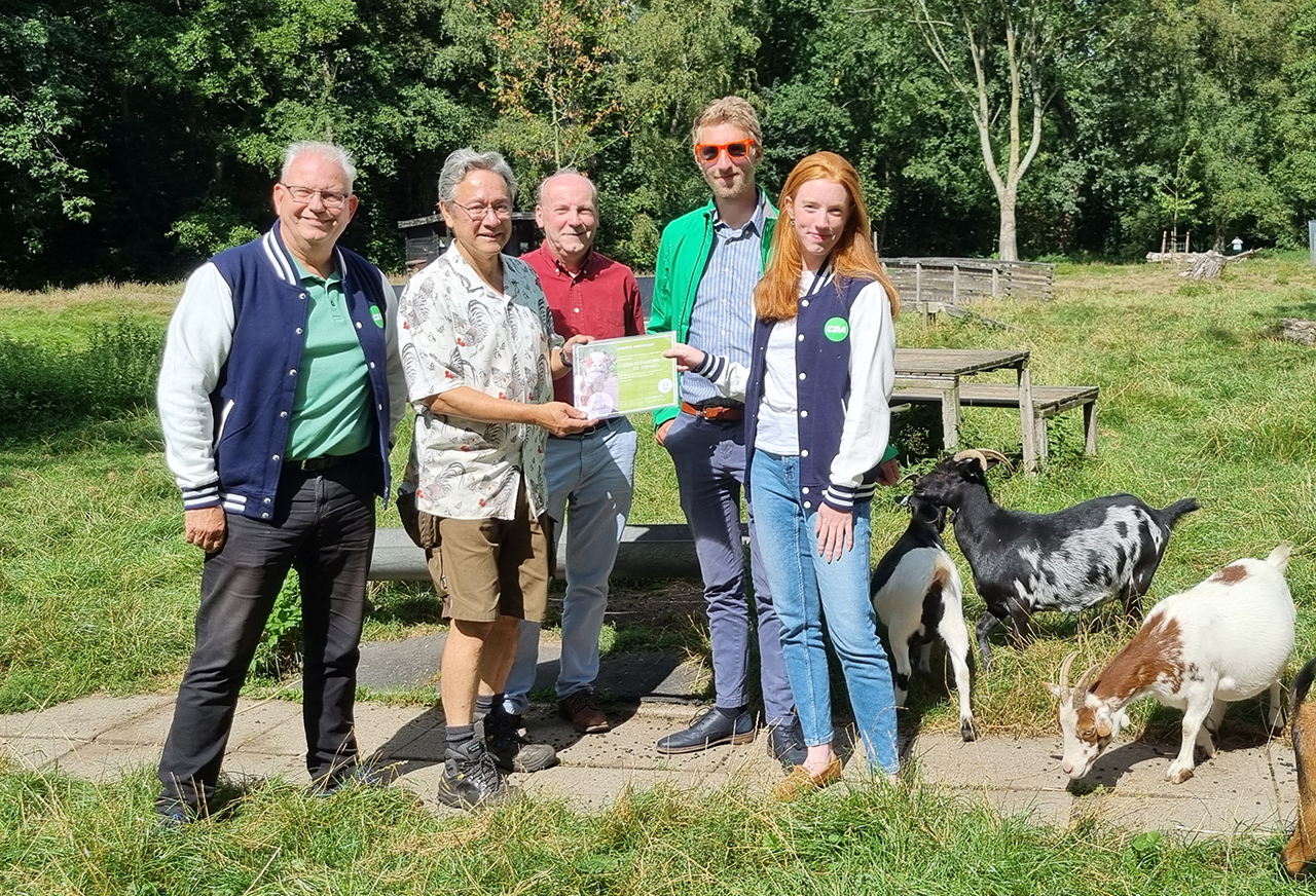 CDA adopteert geit bij jubileum