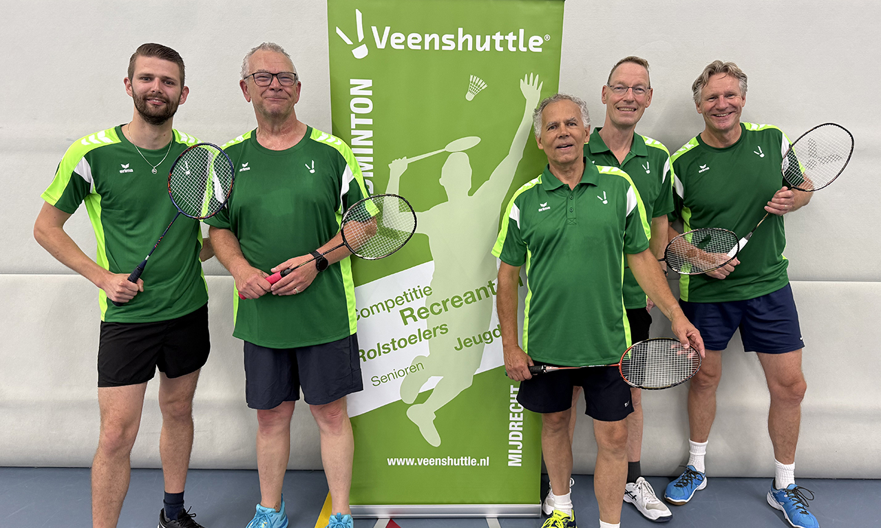 Nieuwe tenues voor Veenshuttle Badminton