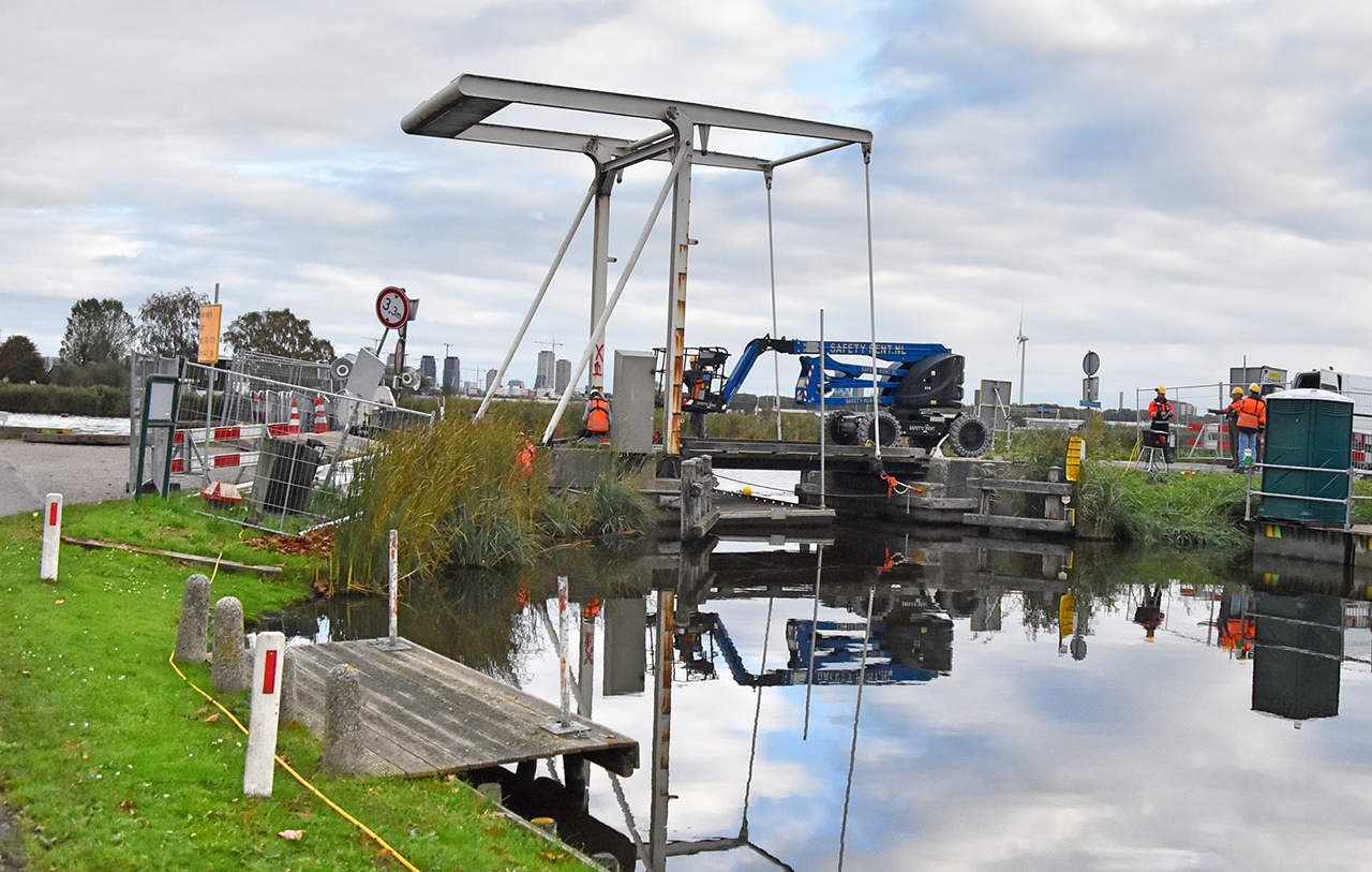 Voetangelbrug wordt opgeknapt