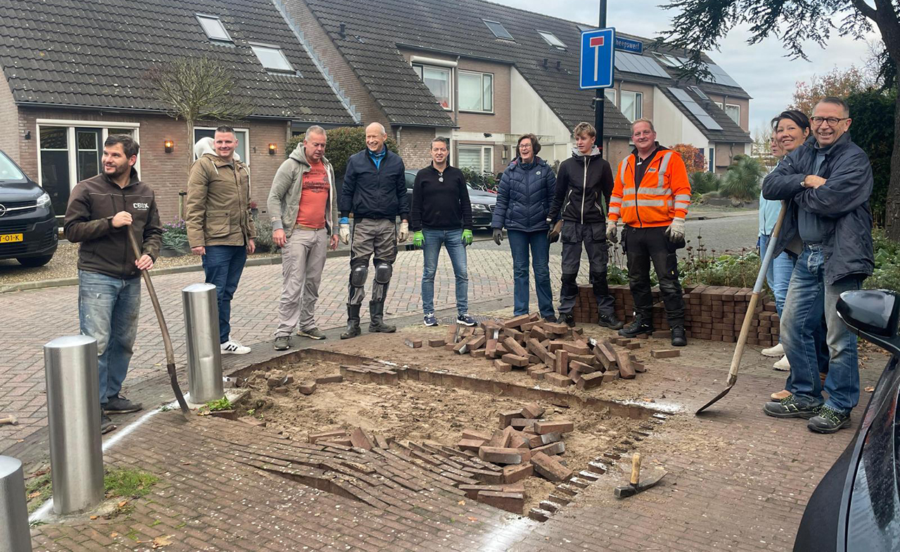 Wilnis wipt tegels voor meer groen