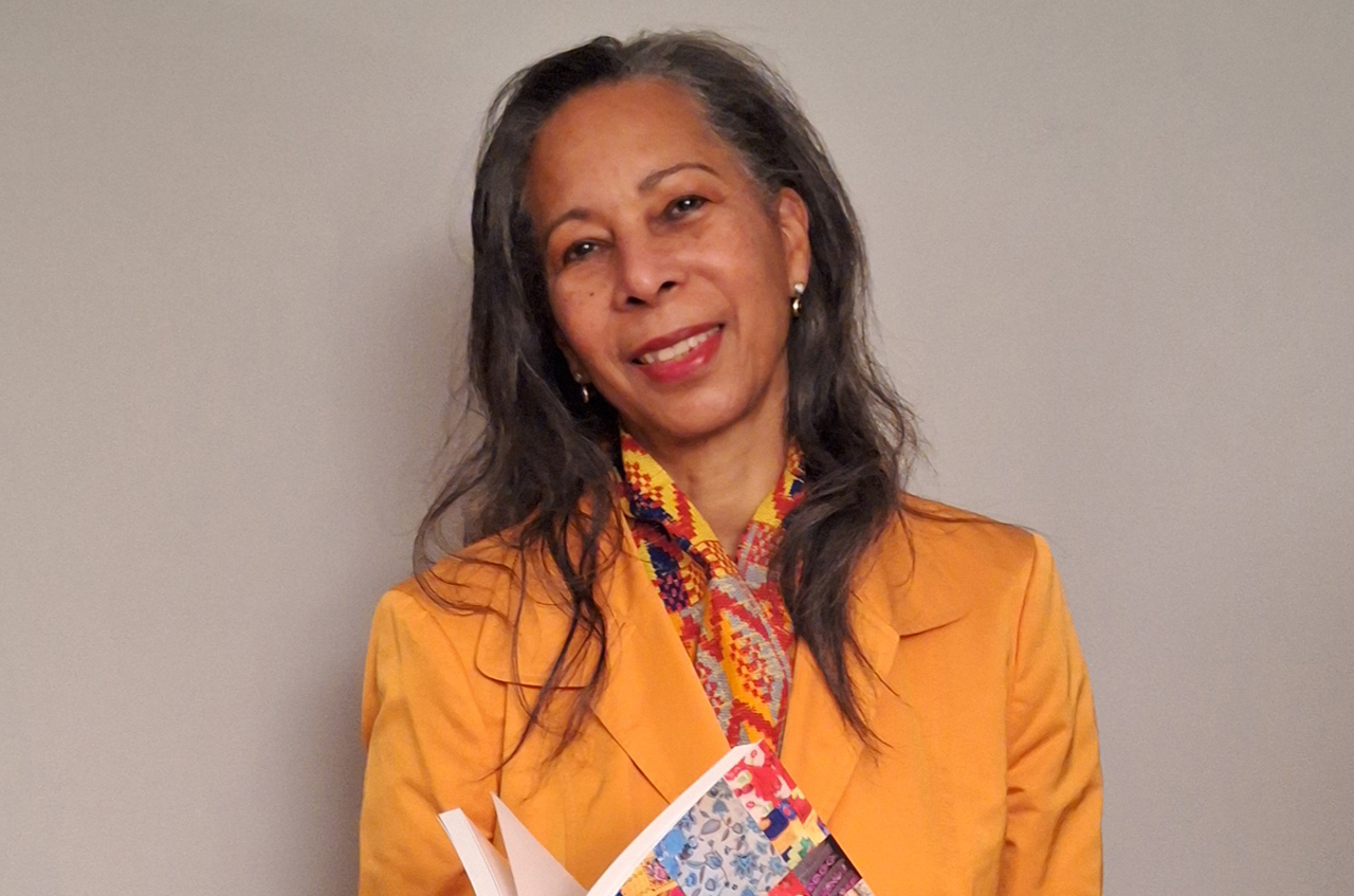 Iris Soerel signeert boek in Uithoorn: ‘Folklore Exotica – Levend erfgoed in kleur en kleed’