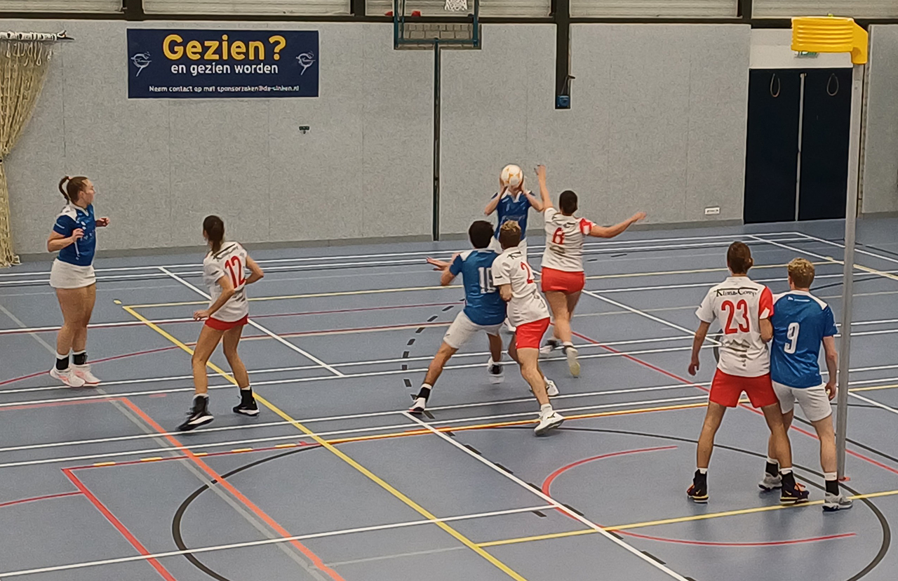 Korfballers De Vinken verslikken zich