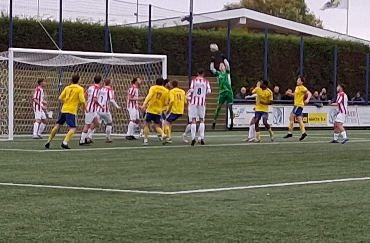 Zwaarbevochten zege voor Legmeervogels in slotminuut