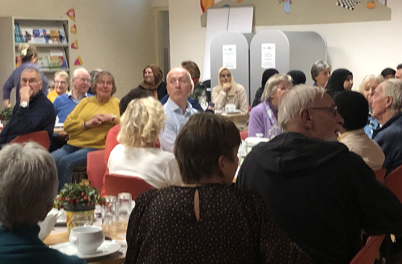 Multiculturele eettafel verbindt inwoners