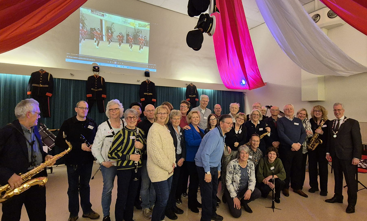 Spetterend openingsfeestje jubileumjaar KnA