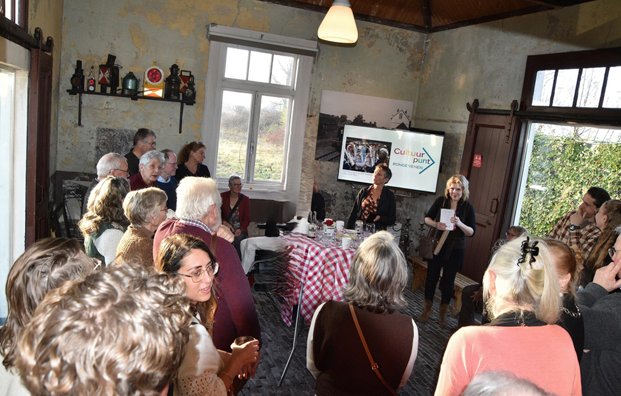 Nieuwjaarsborrel Cultuurpunt met levendige gesprekken