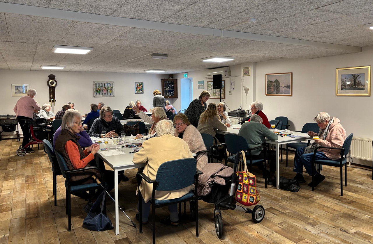 Creatieve en gezellige bijeenkomst bij Zonnebloem Mijdrecht