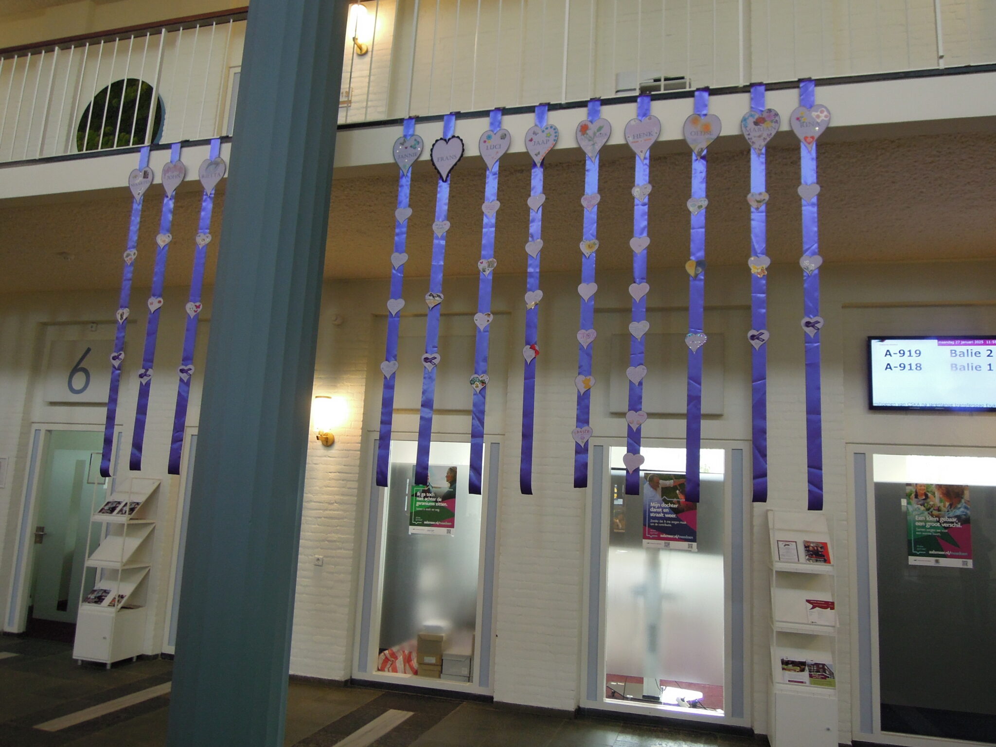 Hart voor kanker actie met linten en hartjes