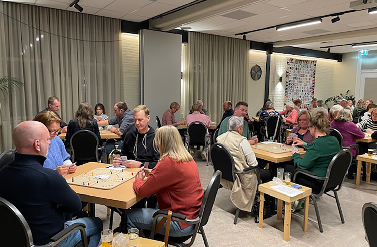 Keez-toernooi trekt volle zaal in Dorpshuis De Kwakel