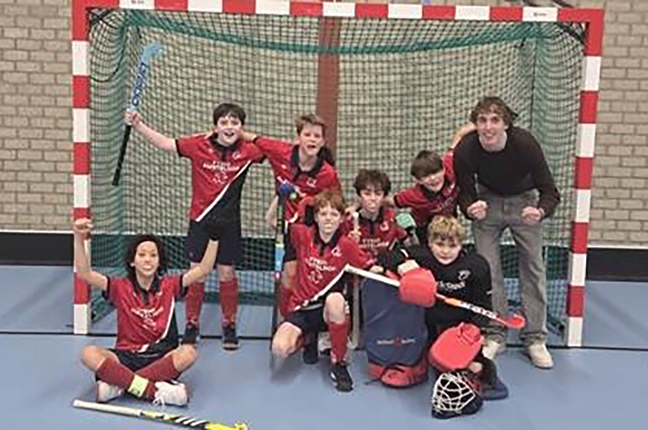 JO12-1 hockeyclub Qui-Vive ongeslagen zaalkampioen