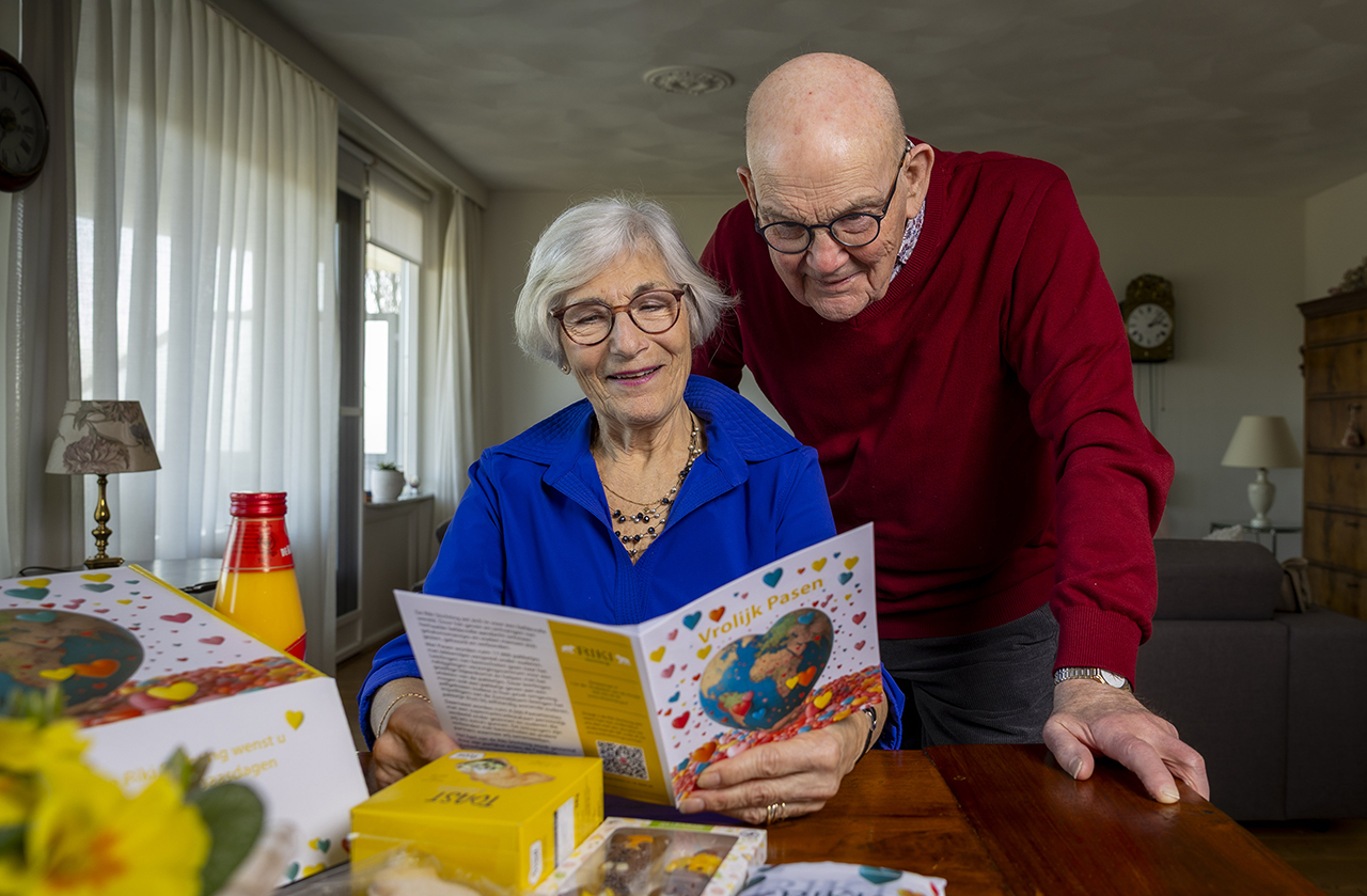Liefdevolle aandacht en paaspakketje voor ouderen