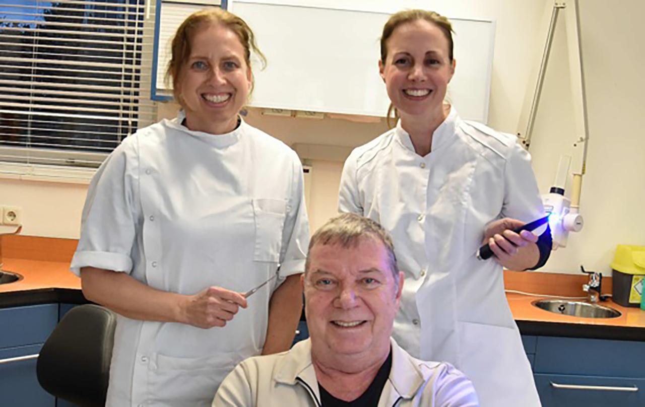 Tandarts Peter van Houten draagt praktijk na 40 jaar over