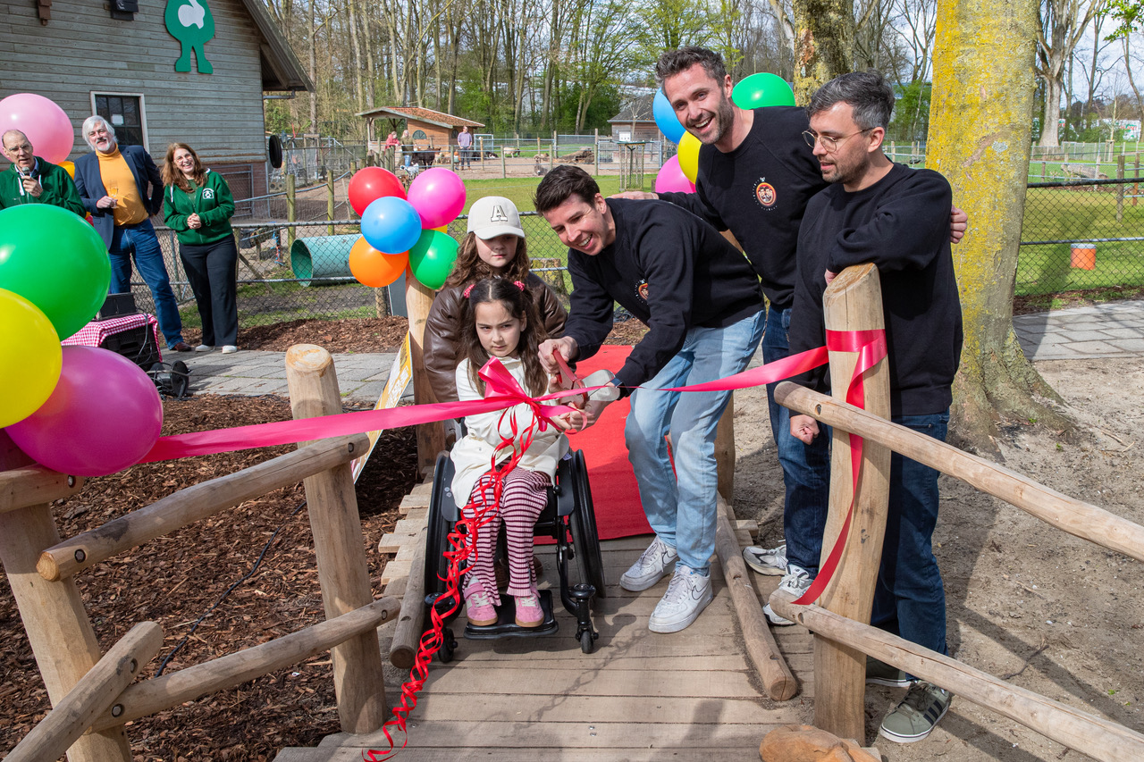 Nieuw speeltoestel feestelijk geopend bij Boerenvreugd