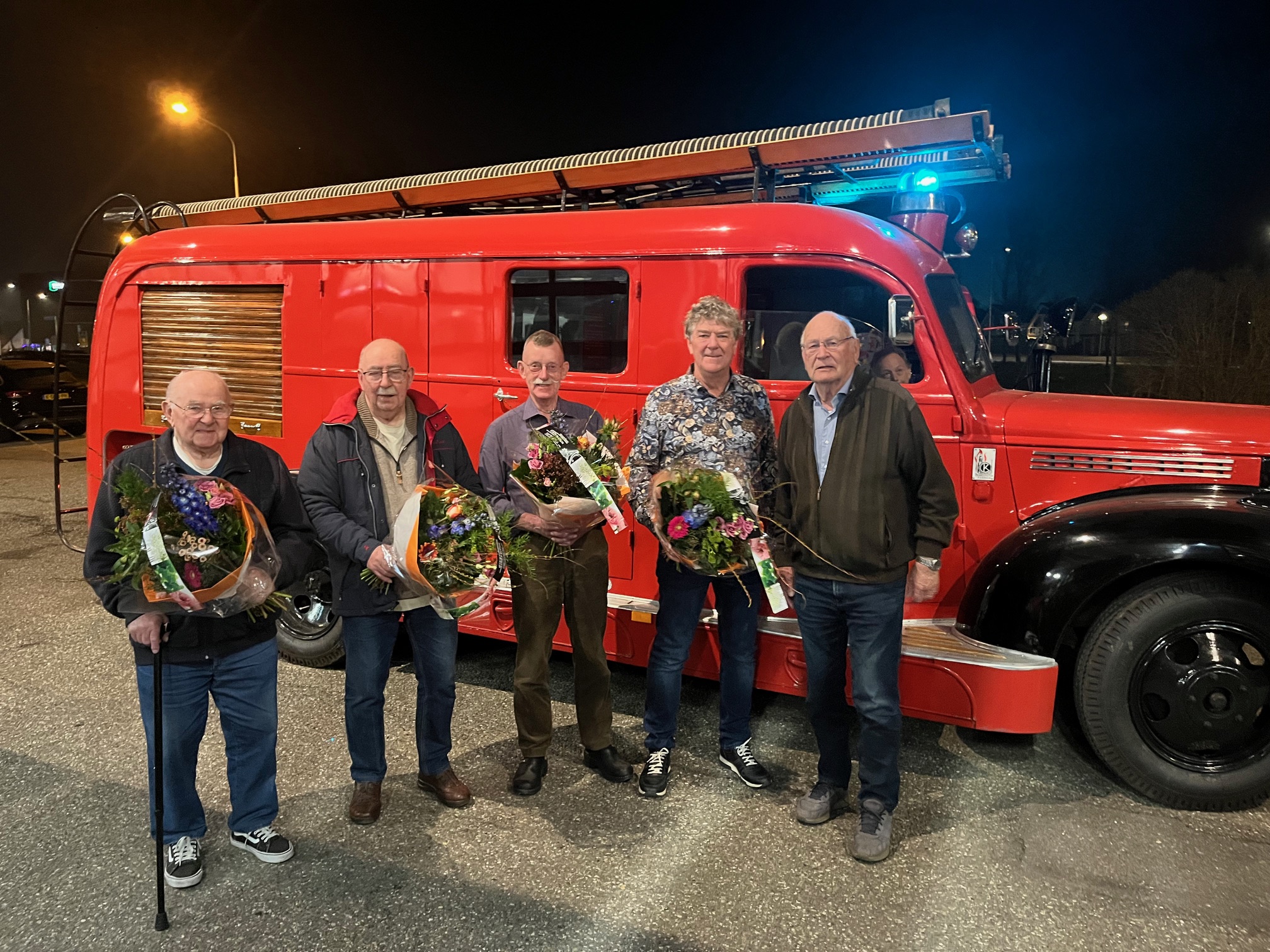 Bloemen voor jubilarissen Brandweervereniging