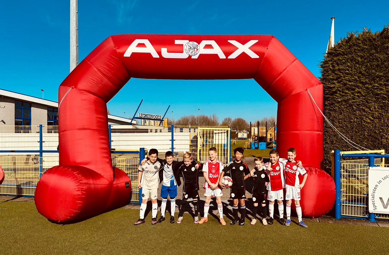 Ajax Kids Tour zorgt voor voetbalfeest bij Legmeervogels