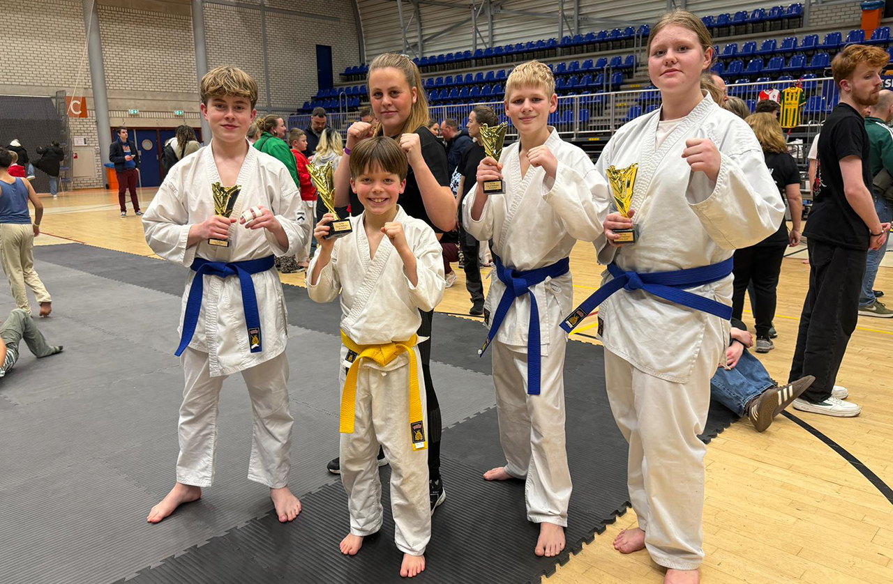 Jeugd van Back2Base-Tsuki no dojo schittert